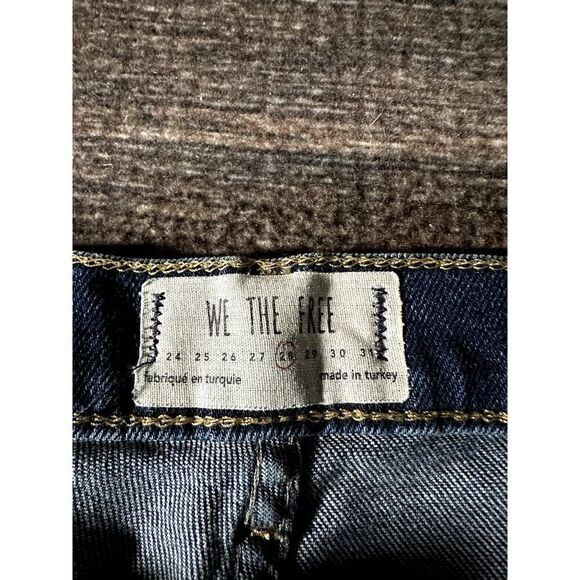 We The Free Tapered  Distressed Denim Cropped Jeans Capri Size 28 - Picture 7 of 8